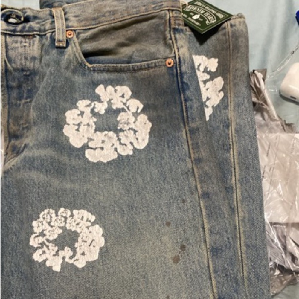 Denim tears “Dirty wash” jeans. No they are not dirty. 
Size 32x32.
